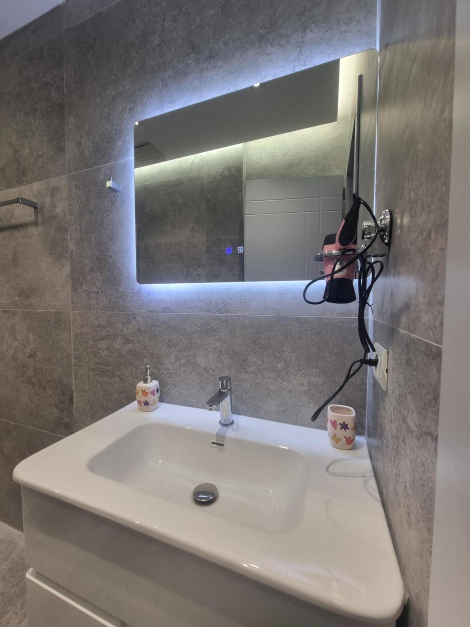 Centrepoint Stylish Apartment ติรานา ภายนอก รูปภาพ